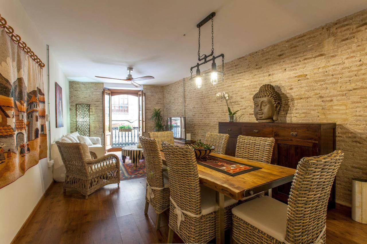 Luxurious & Alluring Home In Historic Town Valencia Exterior photo